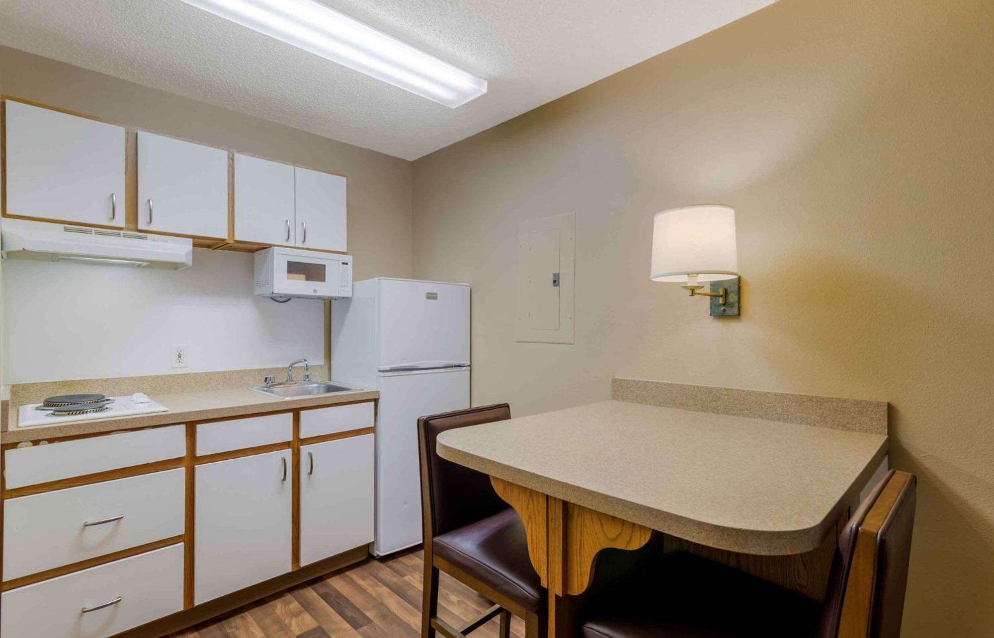 Extended Stay America Select Suites - Atlanta - Cumberland Mall Smyrna Exterior photo